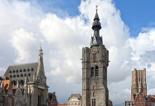 Le beffroi de Béthune sur la Grand-Place